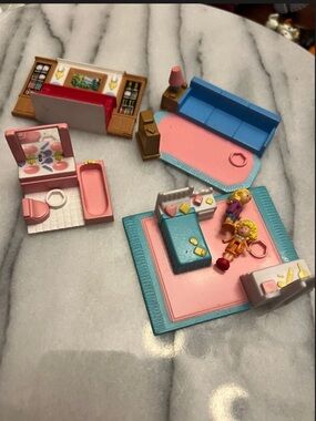 Vintage Y2K Polly pocket Miniature Dollhouse Furniture Set with Two Tiny Dolls